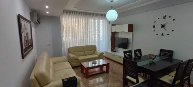 Tirane, jepet me qera 80 m² 600 Euro (Dritan Hoxha)