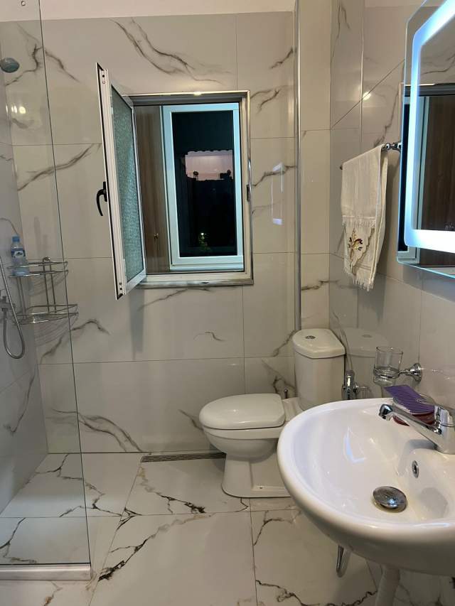 Tirane, jepet me qera apartament 2+1+BLK Kati 3, 73 m² 400 Euro (Marie logoreci)