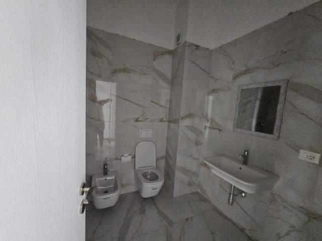 Tirane, jepet me qera apartament 2+1+BLK Kati 7, 700 Euro (RRUGA E KAVAJES)