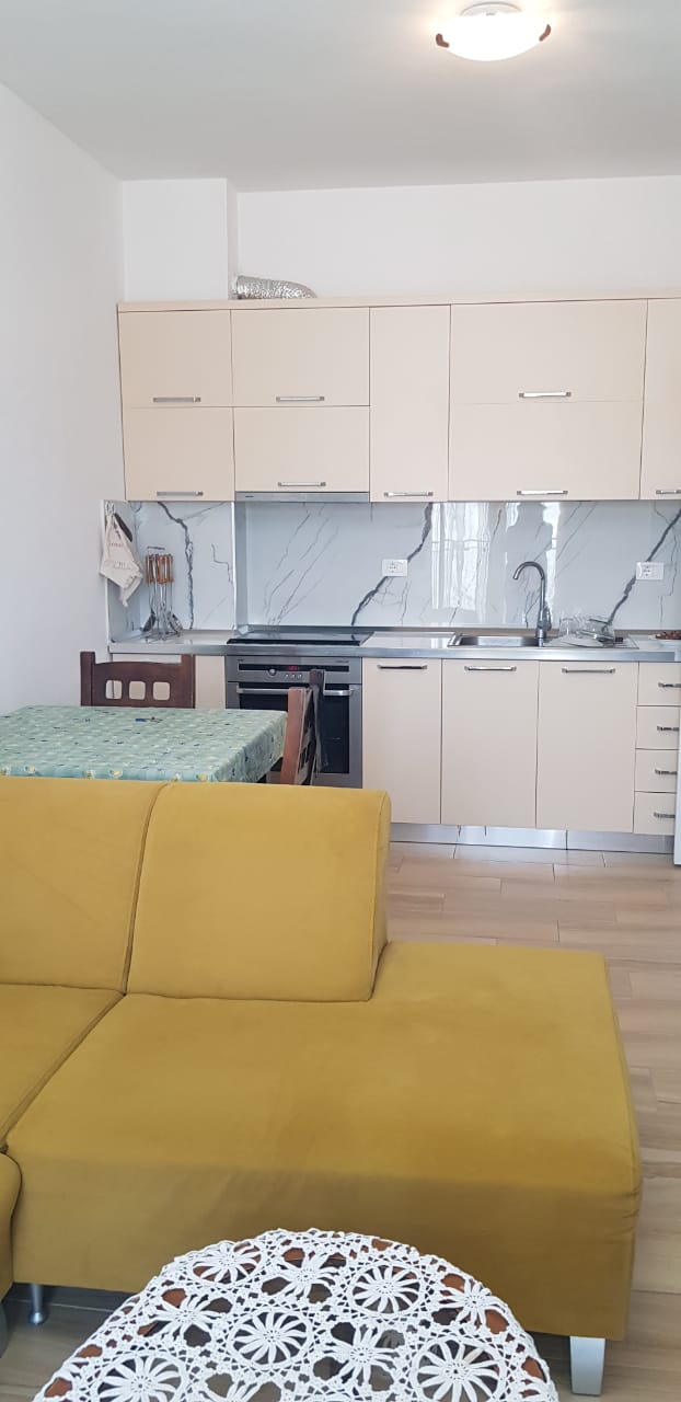 Tirane, jepet me qera apartament 1+1+BLK Kati 3, 58 m² 350 Euro (SELAUDIN ZORBA)