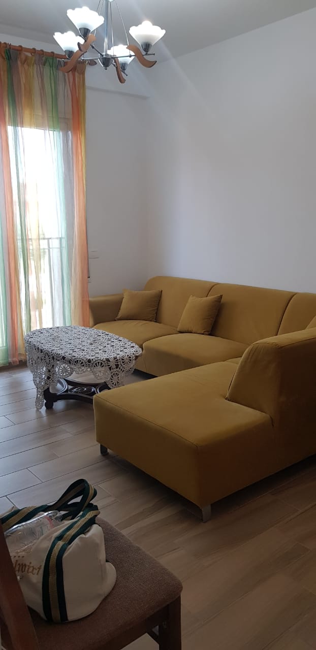 Tirane, jepet me qera apartament 1+1+BLK Kati 3, 58 m² 350 Euro (SELAUDIN ZORBA)