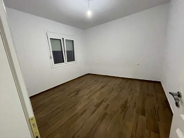 Tirane, jepet me qera shtepi 2+1+BLK Kati 0, 90 m² 25.000 Leke (rruga Bashajve)