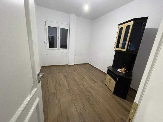 Tirane, jepet me qera shtepi 2+1+BLK Kati 0, 90 m² 25.000 Leke (rruga Bashajve)