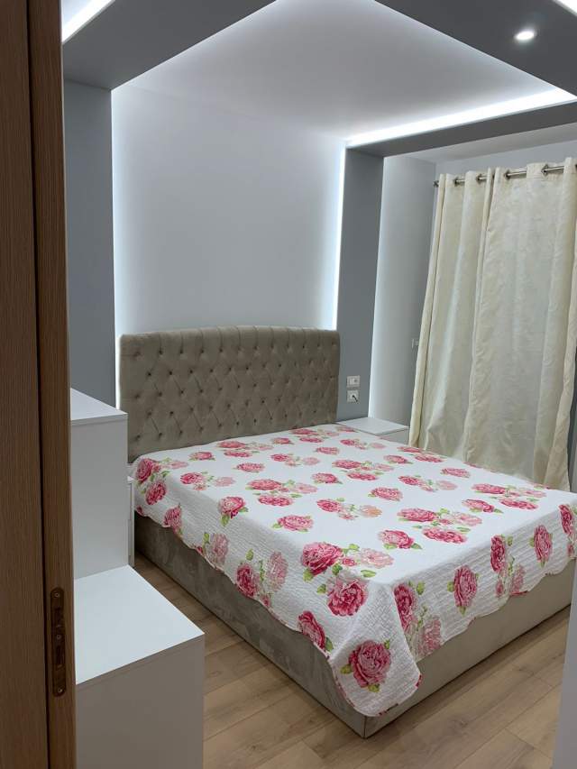 Tirane, jepet me qera apartament 1+1 Kati 3, 55 m² 500 Euro (Liqeni i Thate)