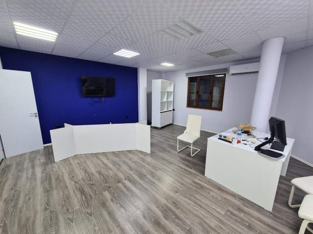 Tirane, jepet me qera dyqan Kati 0, 180 m² 1.300 Euro (Sauk)