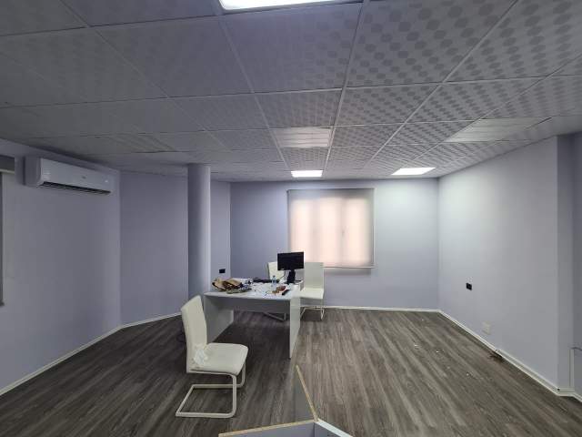 Tirane, jepet me qera dyqan Kati 0, 180 m² 1.300 Euro (Sauk)