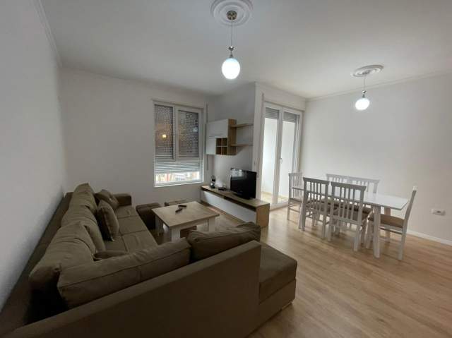 Tirane, jap me qera apartament Kati 2, 110 m² 450 Euro (MATERNITETI I RI)