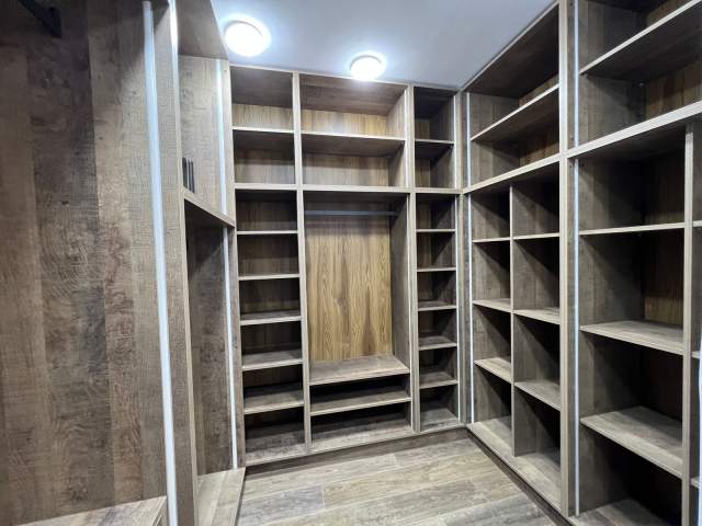 Tirane, jepet me qera apartament duplex Kati 2, 260 m² 1.300 Euro (kodra e diellit)