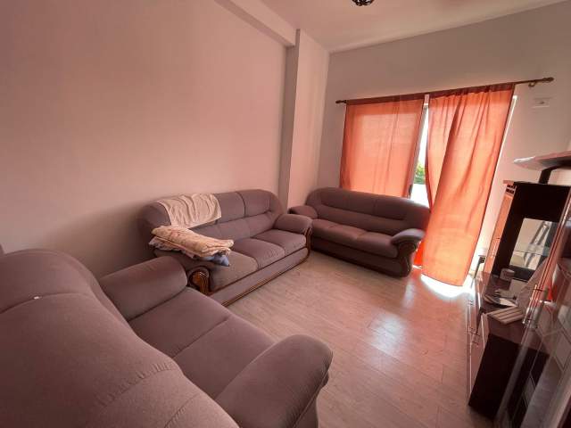 Tirane, jepet me qera apartament 2+1+BLK Kati 1, 100 m² 30.000 Leke (Domekracia)