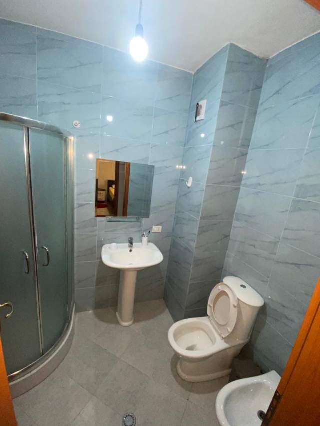 Tirane, jepet me qera apartament 2+1+BLK Kati 8, 110 m² 500 Euro (Stacioni i Trenit)