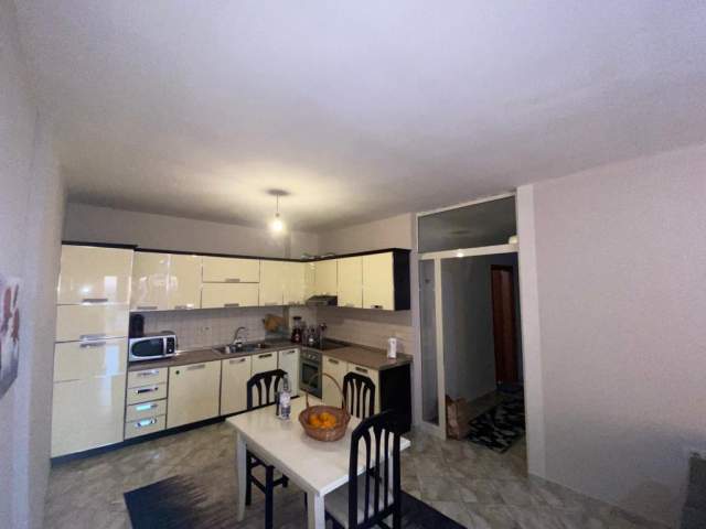 Tirane, jepet me qera apartament 2+1+BLK Kati 8, 110 m² 500 Euro (Stacioni i Trenit)