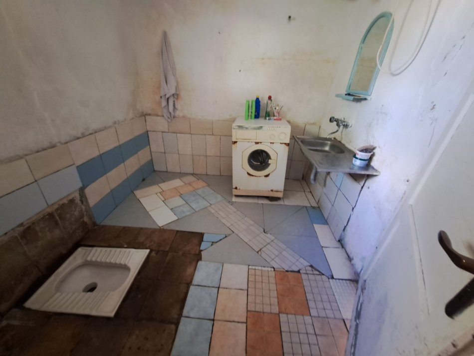 Kavaje, shitet shtepi 2+1 Kati 1, 400 m² 65.000 € (250 m nga qendra,Kavaje)