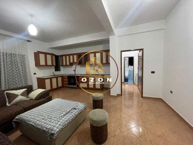 Tirane, jepet me qera apartament 1+1+A+BLK Kati 2, 65 m² 230 Euro (KOMBINAT)
