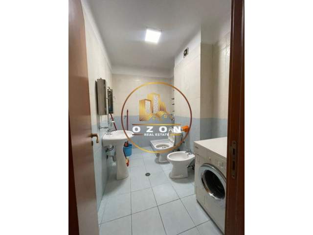 Tirane, jepet me qera apartament 3+1+A+BLK Kati 12, 160 m² 500 Euro (STACIONI I TRENIT)