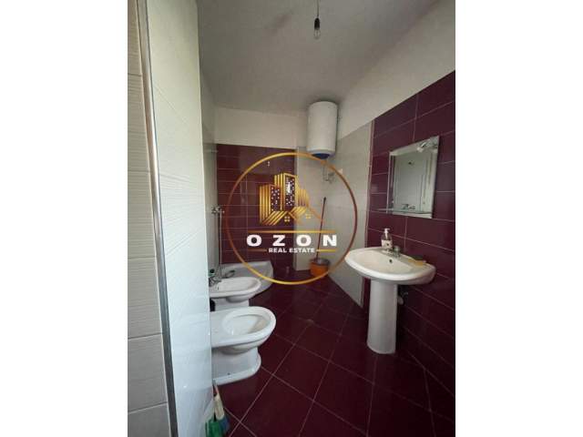 Tirane, jepet me qera apartament 1+1+A+BLK Kati 4, 60 m² 300 Euro (Fresku)