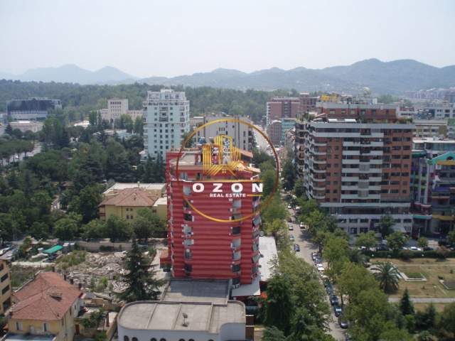 Tirane, jepet me qera ambjent biznesi Kati 4, 210 m² 2.100 Euro (BLLOKU)