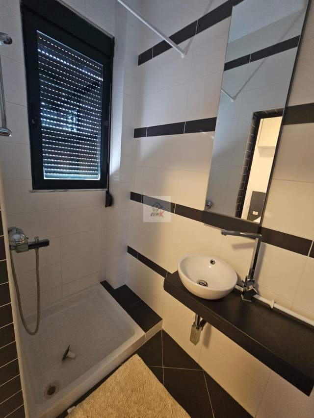 Durres, jepet me qera apartament 1+1 Kati 7, 70 m² 400 Euro (VOLLGA)