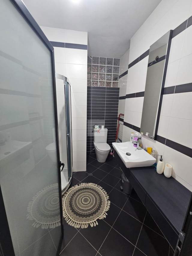Durres, jepet me qera apartament 1+1 Kati 7, 70 m² 400 Euro (VOLLGA)