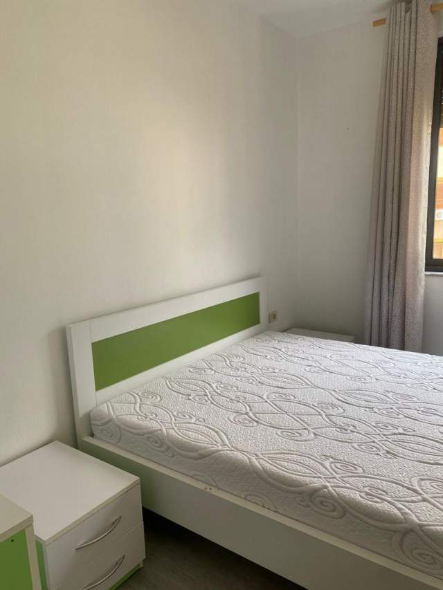 Tirane, jepet me qera apartament Kati 4, 103 m² 60.000 Leke (shkolla baletit)