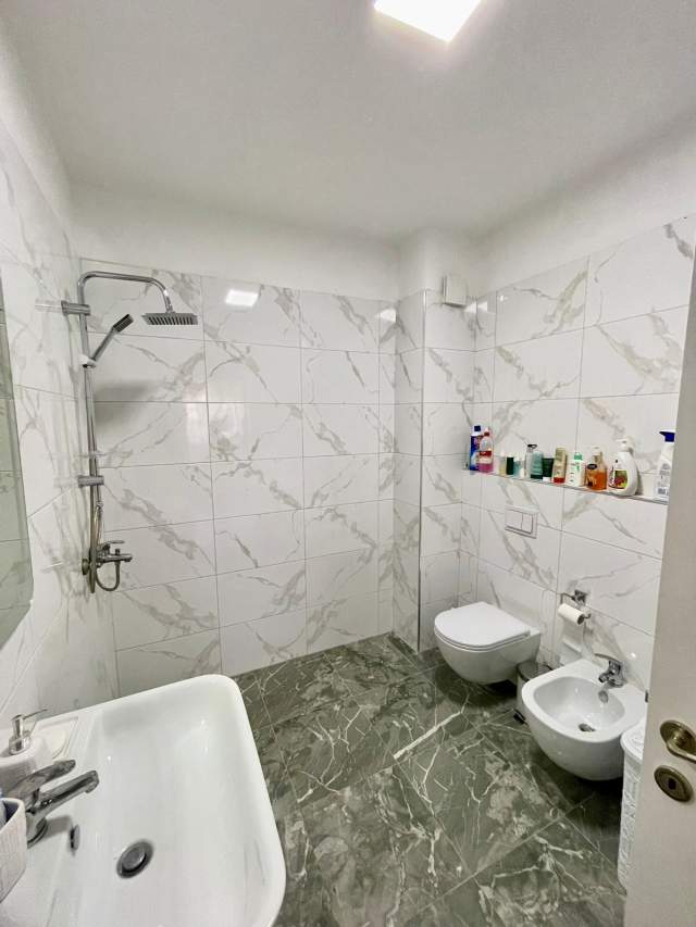 Tirane, jepet me qera apartament 2+1+BLK Kati 4, 112 m² 700 Euro (KUPOLA ,LAPRAKE)