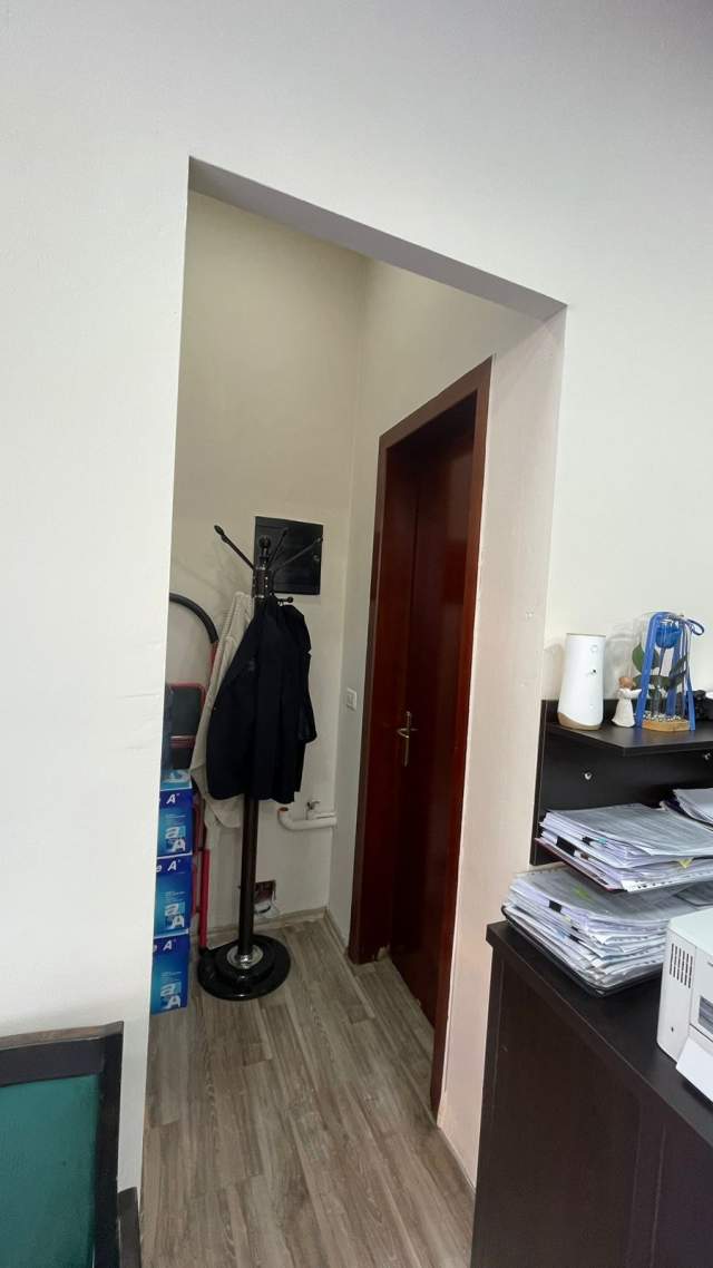 Tirane, shes ambjent biznesi Kati 0, 44 m² 170.000 Euro (Ish Ekspozita)