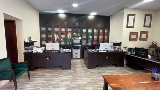 Tirane, shes ambjent biznesi Kati 0, 44 m² 170.000 Euro (Ish Ekspozita)