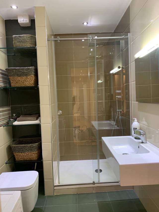Tirane, shitet apartament 2+1+Ballkon Kati 3, 95 m² 200.000 € (Rruga Hamdi Sina, Liqeni i Thate)