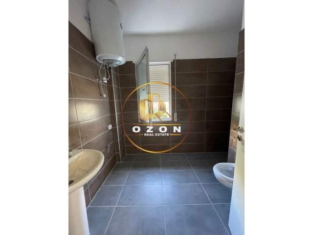 Tirane, jepet me qera apartament 1+1+A+BLK Kati 2, 80 m² 250 Euro (PRANE 2 LUANEVE, DAJT)