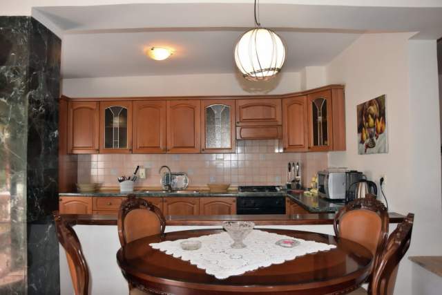Tirane, jepet me qera apartament 2+1+A+BLK Kati 6, 83 m² 600 Euro Blloku