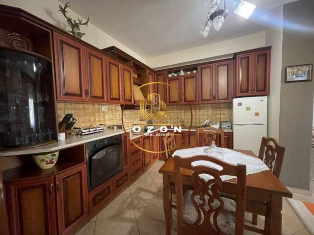 Pogradec, shitet shtepi 3 Katshe Kati 3, 350 m² 236.000 Euro (POGRADEC)