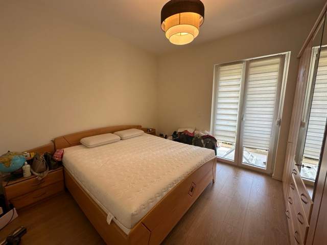 Tirane, jepet me qera apartament 2+1 Kati 2, 85 m² 900 Euro (liqeni i thate)