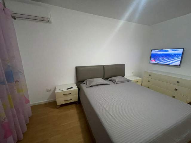 Tirane, jepet me qera apartament 2+1+BLK Kati 1, 200 m² 900 Euro (Prane Kristal Center)