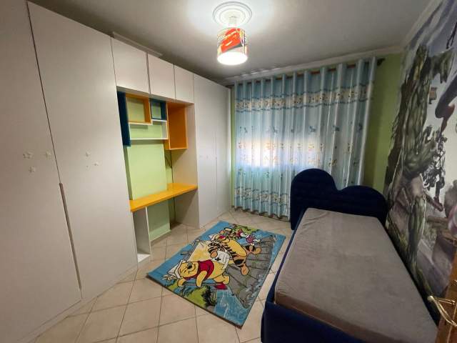 Tirane, jepet me qera apartament 2+1+BLK Kati 5, 110 m² 700 Euro (rruga e durresit)