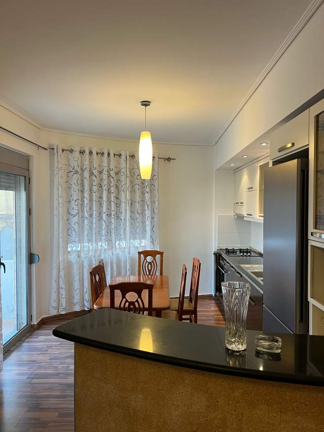 Tirane, jepet me qera apartament 3+1+BLK Kati 5, 110 m² 50.000 Leke (Teodor keko)