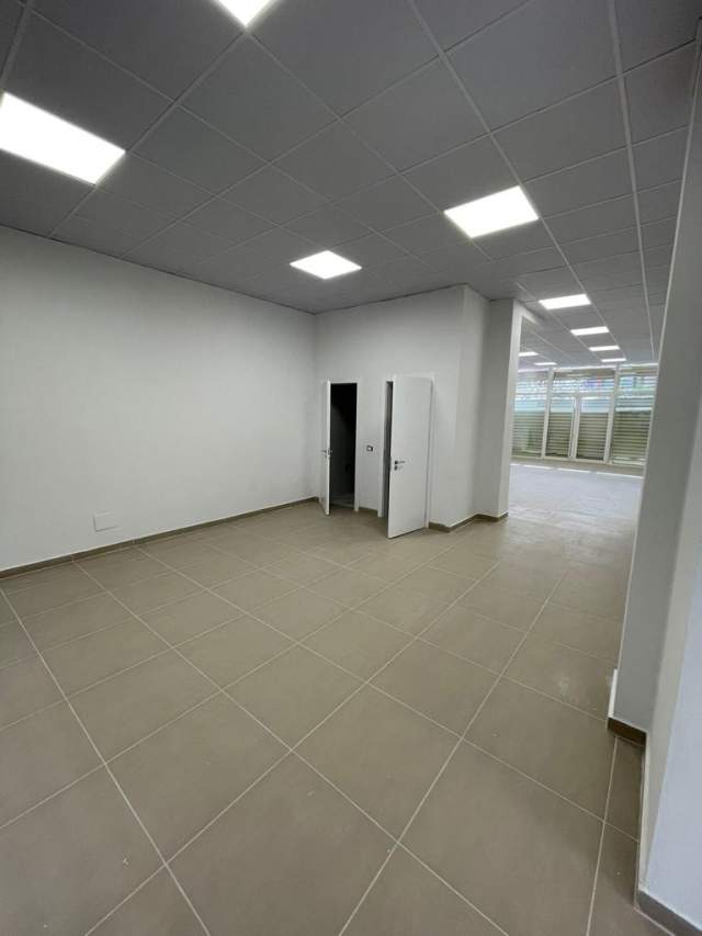 Tirane, jepet me qera 1+1 Kati 0, 336 m² 2.300 Euro (jata)