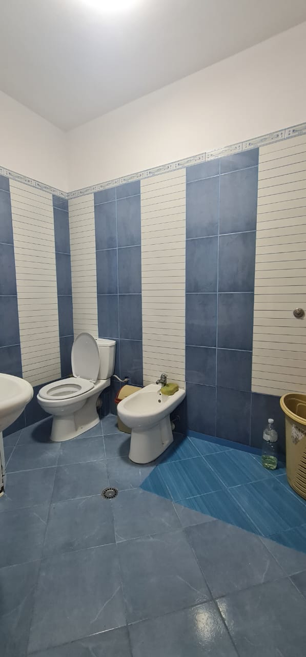 Tirane, jepet me qera apartament 135 m² 800 Euro (Elbasanit)