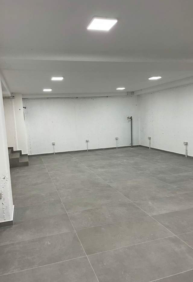 Tirane, jepet me qera ambjent biznesi Kati 0, 260 m² 1.500 Euro (jeronim de rada)