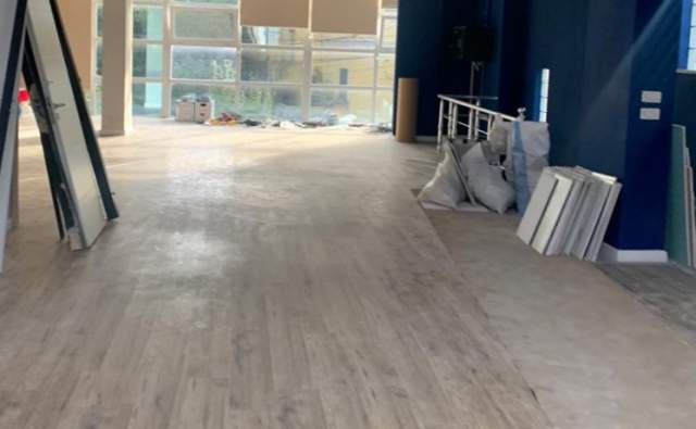 Tirane, jepet me qera ambjent biznesi Kati 2, 240 m² 3.000 Euro (bulevardi zogu 1)