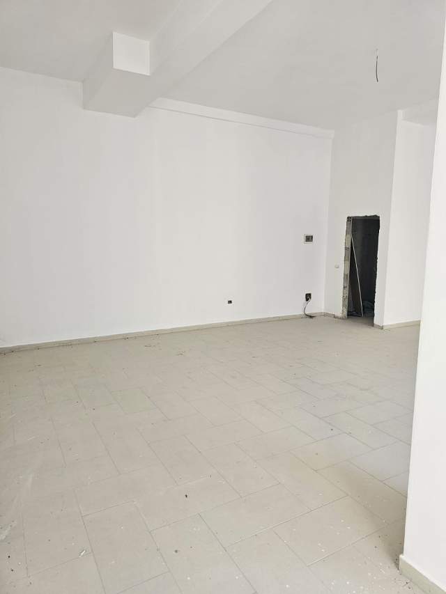 Tirane, shitet ambjent biznesi Kati 0, 76 m² 140.000 Euro (Unaze e re)