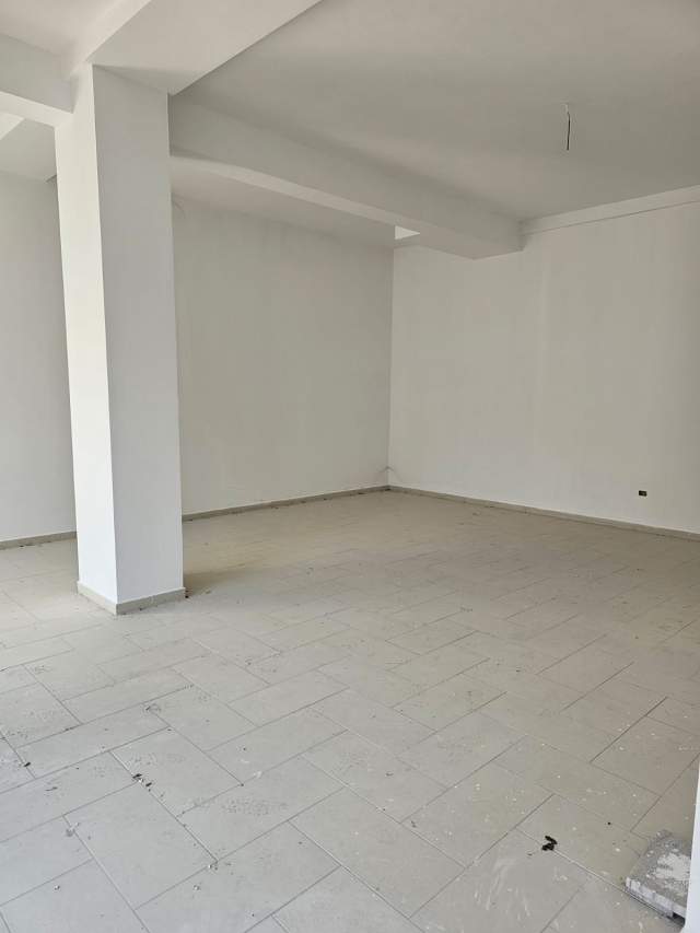 Tirane, shitet ambjent biznesi Kati 0, 76 m² 140.000 Euro (Unaze e re)