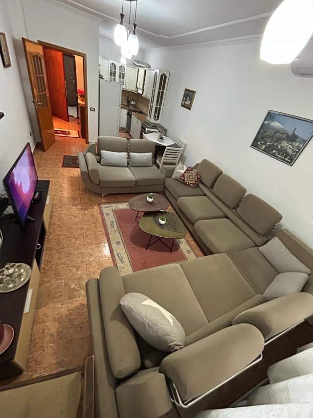 Tirane, jepet me qera apartament 2+1+A Kati 6, 94 m² 600 Euro (vace zela)