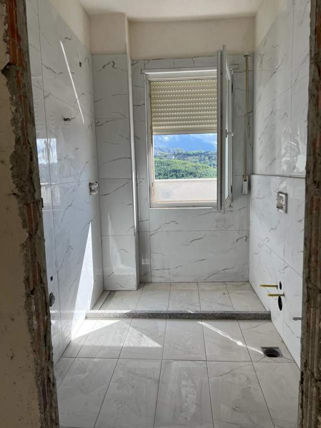 Tirane, shitet Penthouse 5+1+BLK Kati 5, 250 m² 200.000 Euro (Fresk)