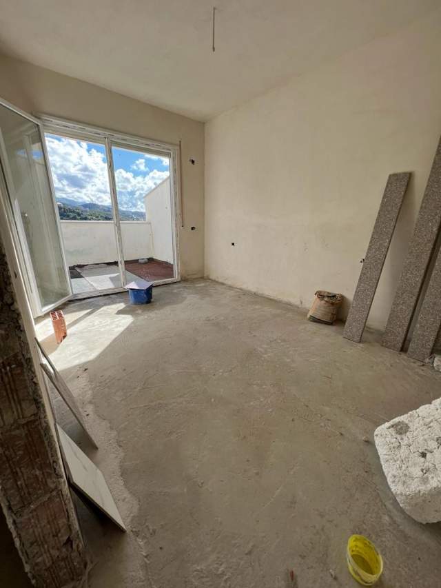 Tirane, shitet Penthouse 5+1+BLK Kati 5, 250 m² 200.000 Euro (Fresk)