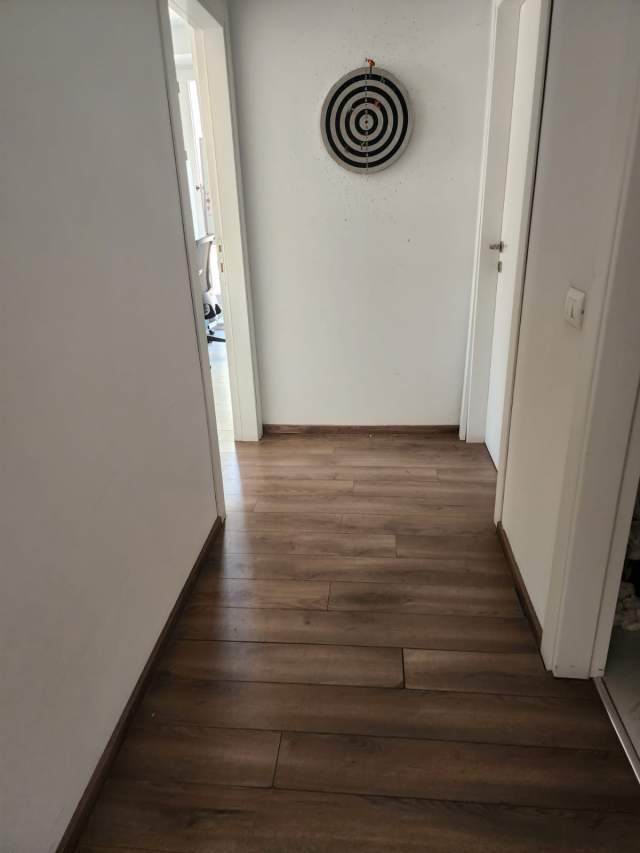 Tirane, jepet me qera ambjent biznesi Kati 6, 110 m² 800 Euro (barrikada)