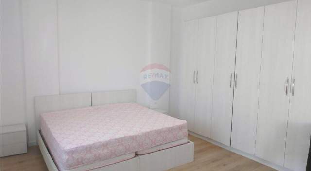 Tirane, jepet me qera apartament 2+1 Kati 2, 94 m² 700 Euro (Rr. e Vilave)