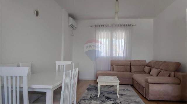 Tirane, jepet me qera apartament 2+1 Kati 2, 94 m² 700 Euro (Rr. e Vilave)