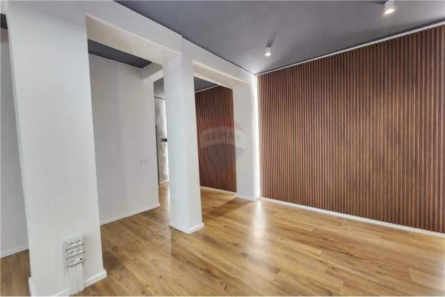 Tirane, jepet me qera zyre Kati 2, 80 m² 1.200 Euro (Shallvaret)