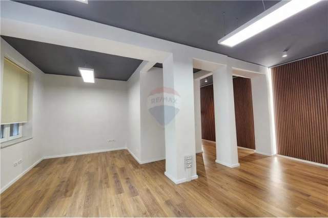 Tirane, jepet me qera zyre Kati 2, 80 m² 1.200 Euro (Shallvaret)