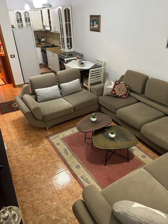 Tirane, jepet me qera apartament Kati 6, 100 m² 500 Euro (Ish Parku)
