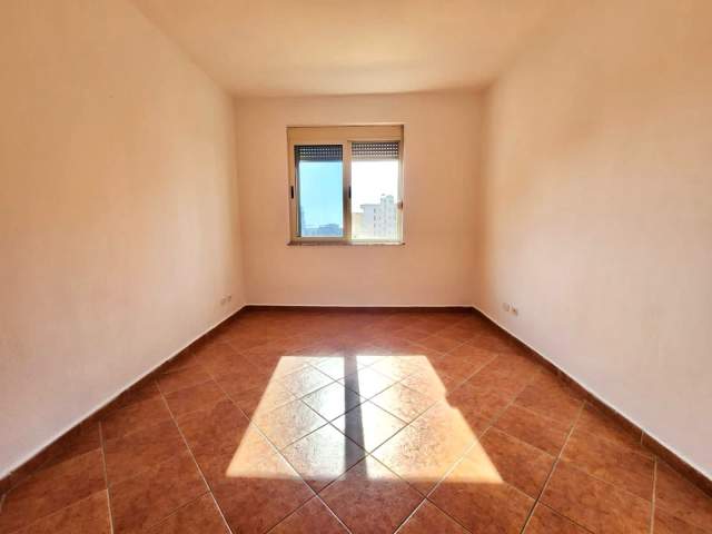 Durres, shes apartament 2+1+BLK Kati 5, 104 m² 85,000 Euro (Rr. Pavaresia, Durres)